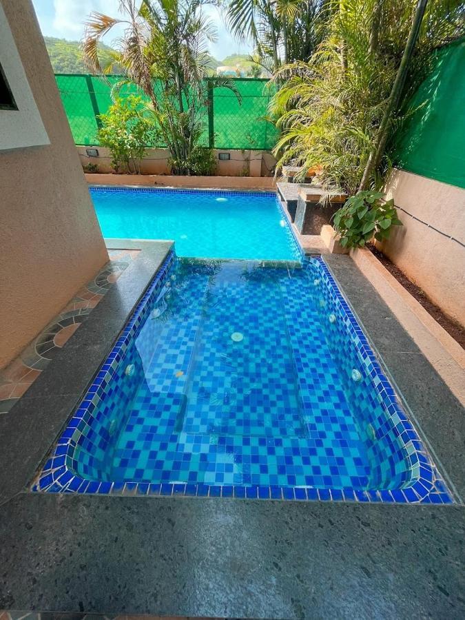 Corner House, Lonavla By Meheru-4 Bhk Villa With Pool 외부 사진