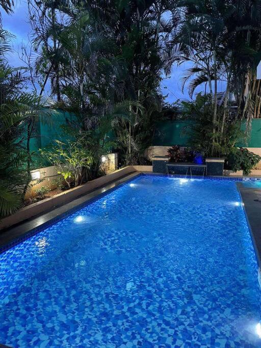 Corner House, Lonavla By Meheru-4 Bhk Villa With Pool 외부 사진