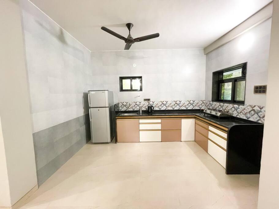 Corner House, Lonavla By Meheru-4 Bhk Villa With Pool 외부 사진