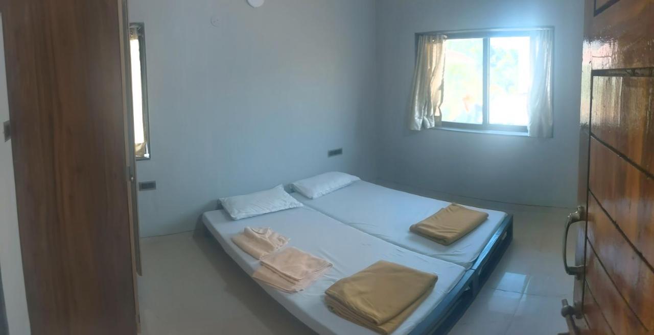 Corner House, Lonavla By Meheru-4 Bhk Villa With Pool 외부 사진