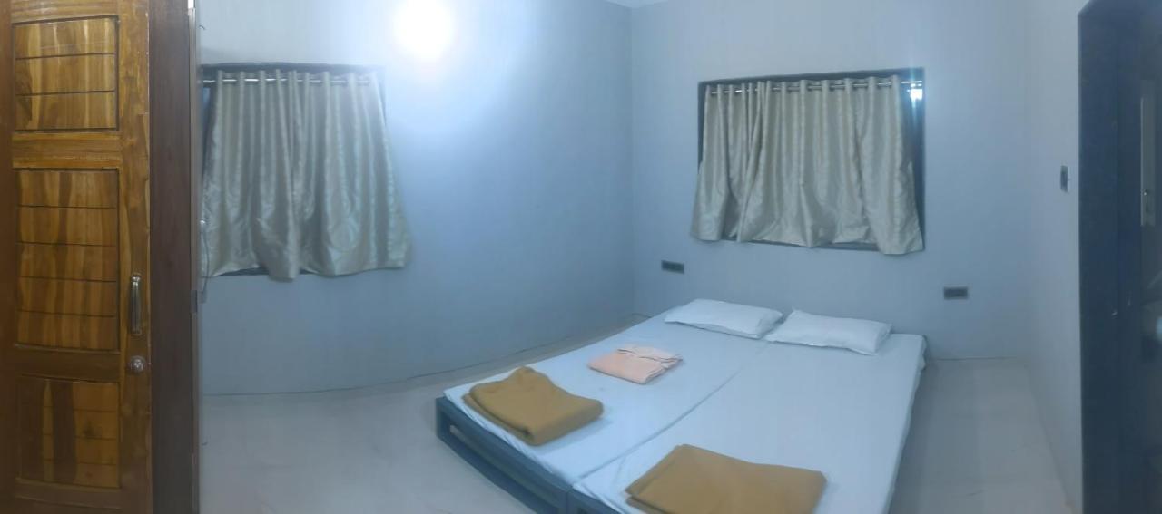Corner House, Lonavla By Meheru-4 Bhk Villa With Pool 외부 사진